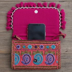 Bolso de mano Gulbahaar de excelente calidad con bordado floral, elegante estilo bohemio, artístico y disponible al mejor precio. - Product Image 6
