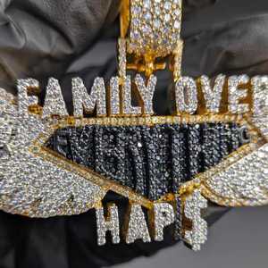 Pendentif Ailes 'Famille au-dessus de l'argent' pour homme, plaqué or 18 carats, micro-incrustation de cristaux, style Hip Hop - Product Image 3