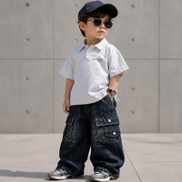 Ensemble 2 pièces hip-hop pour garçons : T-shirt noir et pantalon cargo en jean, style joggers avec logo frontal, tenue décontractée pour l'extérieur