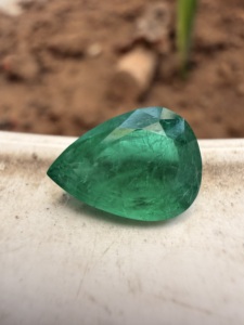 Esmeralda Zambiana Natural Genuina de 3.28 Quilates, Corte Pera Verde Vibrante, Gema Preciosa Suelta para Joyería de Diseño - Product Image 2