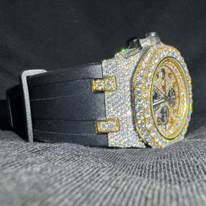 Reloj de Lujo 2026 con Moissanita y Cuarzo, Estilo Hip Hop, Esfera de Cristal, Totalmente Cubierto de Diamantes, Pasa Prueba de Diamante, Disponible en EE. UU. y Reino Unido - Product Image 1