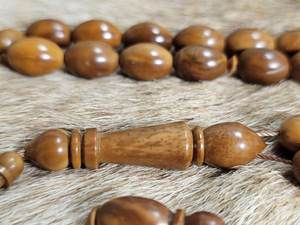 Tasbih de Madera Pulida Ecológico Premium con Cuentas para el Zikr Diario, Rosario Islámico Hecho a Mano para Oración Musulmana - Product Image 6