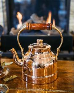 Bouilloire à thé en cuivre traditionnelle au design culturel inspiré des arts culinaires, parfaite pour les cuisines de style patrimonial - Product Image 3