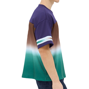 Camisetas deportivas de cuello en V para hombre, personalizadas por OEM, bordadas, de punto sólido, transpirables y de secado rápido. - Product Image 4
