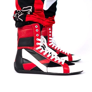 Zapatos de Boxeo Personalizados de Caña Alta para Hombre, Botas de Lucha Libre de Cuero Genuino Rojo y Negro con Parches, Antideslizantes, para Entrenamiento de Combate, Venta al Por Mayor - Product Image 1
