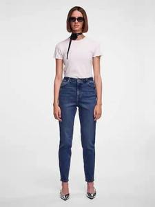 Jean décontracté pour femme, coupe droite ample, taille haute, délavé mi-bleu, respirant, séchage rapide, avec boutons décoratifs, couleur unie - Product Image 2