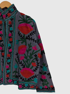 Veste à col mandarin brodée à la main avec des motifs floraux, manches longues, en coton, pour femmes, taille plus, style Prairie Chic, à porter au printemps - Product Image 3