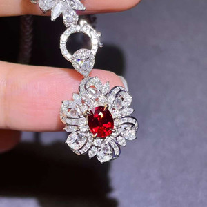Superbe bague en rubis sang de pigeon non chauffé du Mozambique de 1,02 ct, bague florale en or 18 carats sertie de 105 diamants sud-africains - Product Image 5