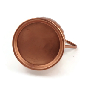 Jarra de cobre vintage con grabado floral y asa curva para bebidas, altura personalizada, diseño de metal duradero, jarra floral - Product Image 2