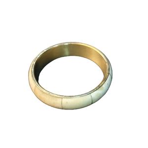 Bracelet classique en os naturel poli et lisse – Bracelet artisanal en os crème massif avec cœur en laiton – Intemporel et durable - Product Image 1