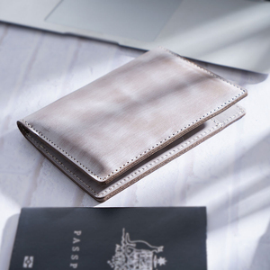 Cartera Minimalista de Cuero Genuino para Pasaporte, Diseño Delgado de 4 Pulgadas para Tarjetas de Crédito, Sin Cierre, Costuras Marrones - Product Image 3
