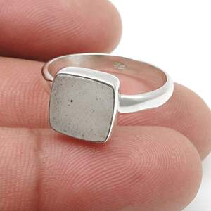 Elegante Anillo de Aguamarina con Corte Cojín y Engaste de Bisel, Plata de Ley 925 Sólida, Joyería Bohemia Hecha a Mano - Product Image 4