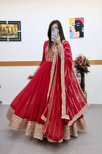 Robe Anarkali brodée rouge en tissu filet avec dupatta, tenue traditionnelle indienne et pakistanaise pour mariage et fêtes - Product Image 3