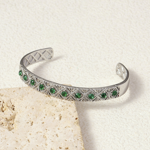 Brazalete Clásico de Plata 925 con Piedras de Moissanita Verde, Patrón Geométrico, Joyería Moderna Unisex para Uso Diario, Regalo para Fiestas - Product Image 1