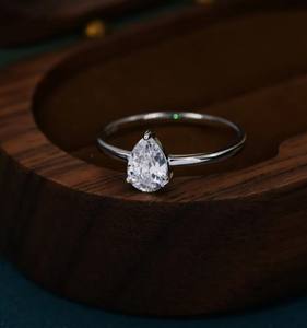 Anillo de Compromiso Clásico de 1 Quilate con Corte de Pera en Plata de Ley, Anillo con Circonita Cúbica en Forma de Gota - Product Image 2