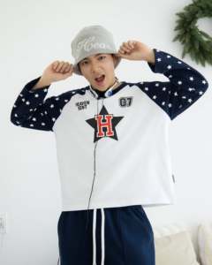 เสื้อยืดแขนยาวไซส์ใหญ่ ผ้าสแปนเด็กซ์/คอตตอน ระบายอากาศได้ดี ปักลาย  แบบโอเวอร์ไซส์ ยูนิเซ็กส์ ผลิตในเวียดนาม สไตล์สตรีทแวร์ รับผลิตแบบ OEM ODM - Product Image 1