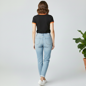 Camiseta de Mujer en Color Negro con Ribete Naranja, Transpirable, de Alta Calidad y con Servicios OEM - Product Image 3