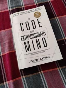 El Código del Mente Extraordinaria de Vishen Lakhiani - Libro en inglés de bolsillo, Guía de educación, mentalidad de éxito y productividad - Product Image 1