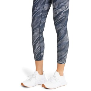 Legging respirant et à séchage rapide pour femme, en Spandex/Polyester, imprimé par décharge, qualité supérieure, style tendance, fabriqué au Pakistan - Product Image 4