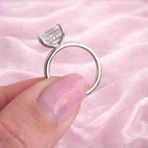 แหวนหมั้นมอยซาไนต์ทรงเอเมอรัลด์ แหวนสัญญา รับรองโดย IGI ของขวัญเทศกาลสำหรับผู้หญิง วันครบรอบแต่งงาน ใส่ได้ทุกวัน - Product Image 5