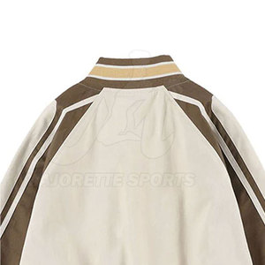 Veste de style universitaire haut de gamme au design élégant, vêtement d'extérieur de mode urbaine premium avec une sensation confortable et une construction légère - Product Image 5