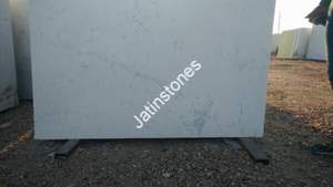 Panel de Piedra de Mármol Pistacho con Superficie Blanca Suave y Ligeras Líneas Grises para Uso en Plataformas de Cocina, Pisos de Pasillos y Decoración - Product Image 3