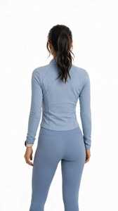 ONETEN APPAREL Veste de yoga pour femme bleu clair à demi-zip, manches longues, respirante, coupe ajustée, décontractée, avec logo frontal - Product Image 6