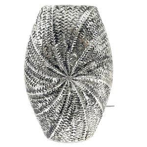 Jarrón de Metal Plateado Martillado Contemporáneo para Mesa - Base Antideslizante, Ecológico, Resistente al Óxido, Hecho a Mano, Decoración para el Hogar, para Bodas - Product Image 5