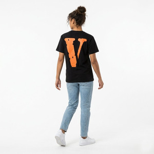 Camiseta Negra de Manga Corta para Hombre con Estampado de Logotipo V Naranja en la Espalda, Corte Regular Informal, Cuello Redondo, Algodón Jersey - Product Image 5