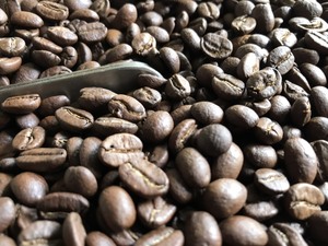 เมล็ดกาแฟโรบัสต้าเวียดนาม R1S16 R1S18 แบบเปียกทำความสะอาดแล้ว คุณภาพส่งออก บรรจุภัณฑ์แบบเมล็ดเต็ม รับผลิตแบรนด์ส่วนตัว อายุการเก็บรักษา 2 ปี คั่วบดแล้ว - Product Image 1