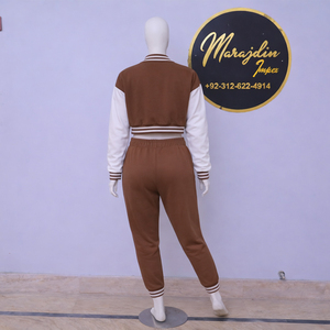 ชุดวอร์มวิซาร์ด 2 ชิ้นสำหรับผู้หญิง ฤดูหนาว แบบสั่งทำโลโก้ได้ เสื้อครอปแจ็คเก็ต กางเกงจ็อกเกอร์ ชุดลำลองสปอร์ตแวร์ ขายส่ง - Product Image 3