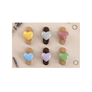 Ganchos de pared en forma de corazón, perchero de madera, diseño moderno, acabado brillante, para guardar ropa detrás de puertas o en paredes - Product Image 3