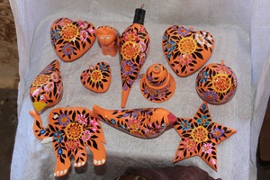 G.M.DEHQANI and SONS Adornos Navideños Colgantes de Papel Maché Hechos a Mano, Ecológicos y de Lujo, Diseños Surtidos - Product Image 2