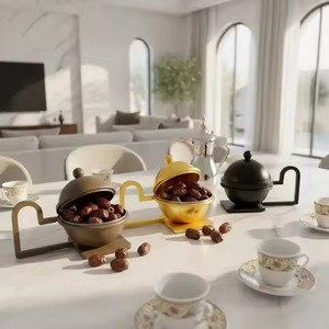 Bol à dattes au design unique en métal avec couvercle en forme de dôme, finition mate, pour servir des dattes, des fruits secs et des bonbons lors de l'Aïd, du Ramadan, pour les hôtels - Product Image 4