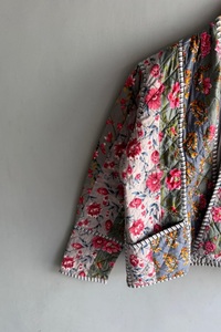 Veste matelassée florale pour femme, style bohème, ouverte sur le devant, rembourrée, manches longues, poches plaquées, vêtement d'extérieur décontracté, cadeau pour elle - Product Image 4