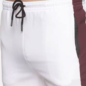 Shorts slim fit pour homme, pour un look épuré et moderne, en twill durable, avec logo personnalisé imprimé, conçus pour les journées d'été - Product Image 6