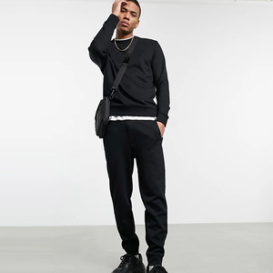 Sweat-shirt à col rond en coton noir pour homme avec poches latérales Coupe classique Vêtement décontracté pour l'automne Manches longues Couleur unie - Product Image 1