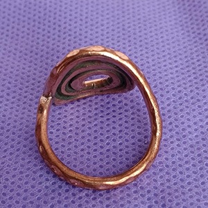 Bague en cuivre faite à la main, accessoire au design simple, finition lisse et expérience de port confortable au quotidien, idéale comme cadeau - Product Image 4