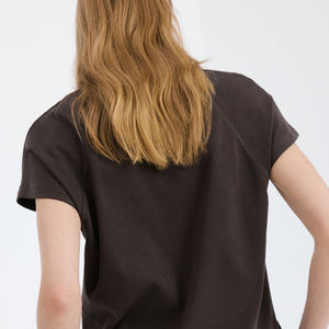 Vêtements décontractés pour femmes, t-shirts pour les acheteurs en gros, design uni avec un design élégant, service OEM pour les commandes en gros, tendance - Product Image 5