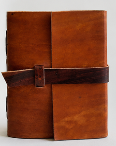 Diario de cuero color canela con correa de hebilla marrón oscuro – Cuaderno de papel hecho a mano con bordes deshilachados gruesos - Product Image 6