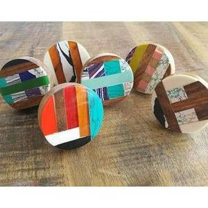 Tiradores de Cajón Hechos a Mano de Resina y Madera con Diseños Artísticos, Producto de Artesanía en Bambú y Madera - Product Image 4