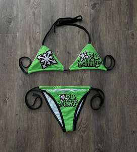 Ensemble bikini avec haut croisé à nouer et bas string, logo imprimé par transfert thermique, bordure contrastante, en Spandex et Polyester - Product Image 3