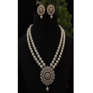 Magnifique ensemble de collier et boucles d'oreilles en perles blanches naturelles rondes de haute qualité avec pierres CZ pour femmes et filles, collection mariage - Product Image 2