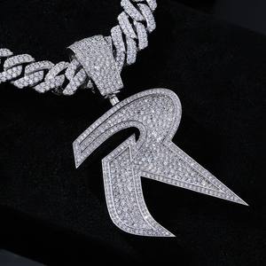 Colgante de Lujo Personalizado con Letra Inicial, Chapado en Rodio, con Incrustaciones de Moissanita Certificada, Plata de Ley 925 - Product Image 5