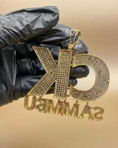จี้เพชรโมอิสซาไนต์แบบ Iced Out รุ่น 'CK Sammbu' เงินแท้ 925 ชุบทอง 18K สไตล์ฮิปฮอป พร้อมจี้ตัวอักษรสำหรับผู้ชาย - Product Image 5