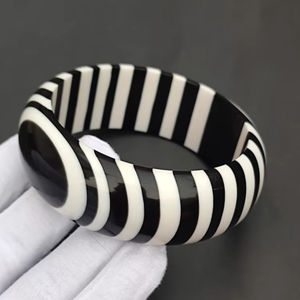 Accesorios de Moda para Niñas Hechos a Mano con Diseño Creativo y Artístico, Ideales para Fiestas, de Universal Overseas - Product Image 1