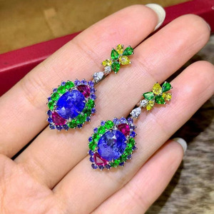 Pendientes de Zafiro Natural de 6.78Ct con Incrustaciones de Oro de 18K y Piedras Preciosas Multicolores, Zafiro y Turmalina, Certificados por AIGS, Joyería de Lujo - Product Image 3