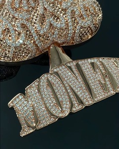 Colgante de Moissanita Chapado en Oro Rosa sobre Plata 925 con Diseño de As de Espadas y Amuleto de Dinero, Estilo Hip Hop de Lujo para Uso Diario - Product Image 4