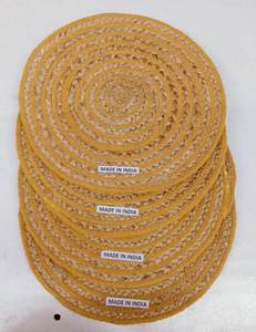 Set de table rond en jute fait main avec bordure jaune vif, tapis de table texturé, durable et résistant à la chaleur, qui rehausse l'ambiance du restaurant - Product Image 3