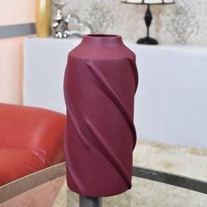 Jarrón Moderno de Metal Rojo para Mesa, 12 Pulgadas de Alto, Diseño Geométrico en Espiral, Recipiente para Flores - Product Image 6